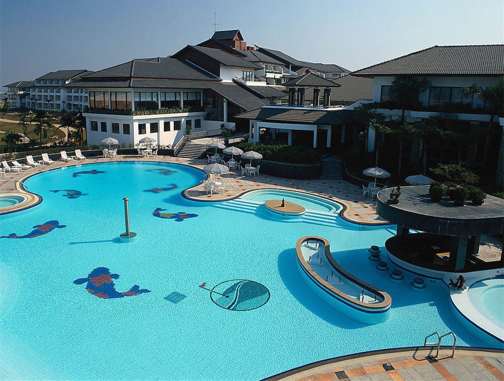 一個游泳池需要哪些設備？